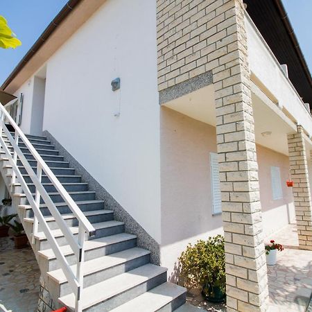 Rooms & Apartment Albina Baška Exteriér fotografie
