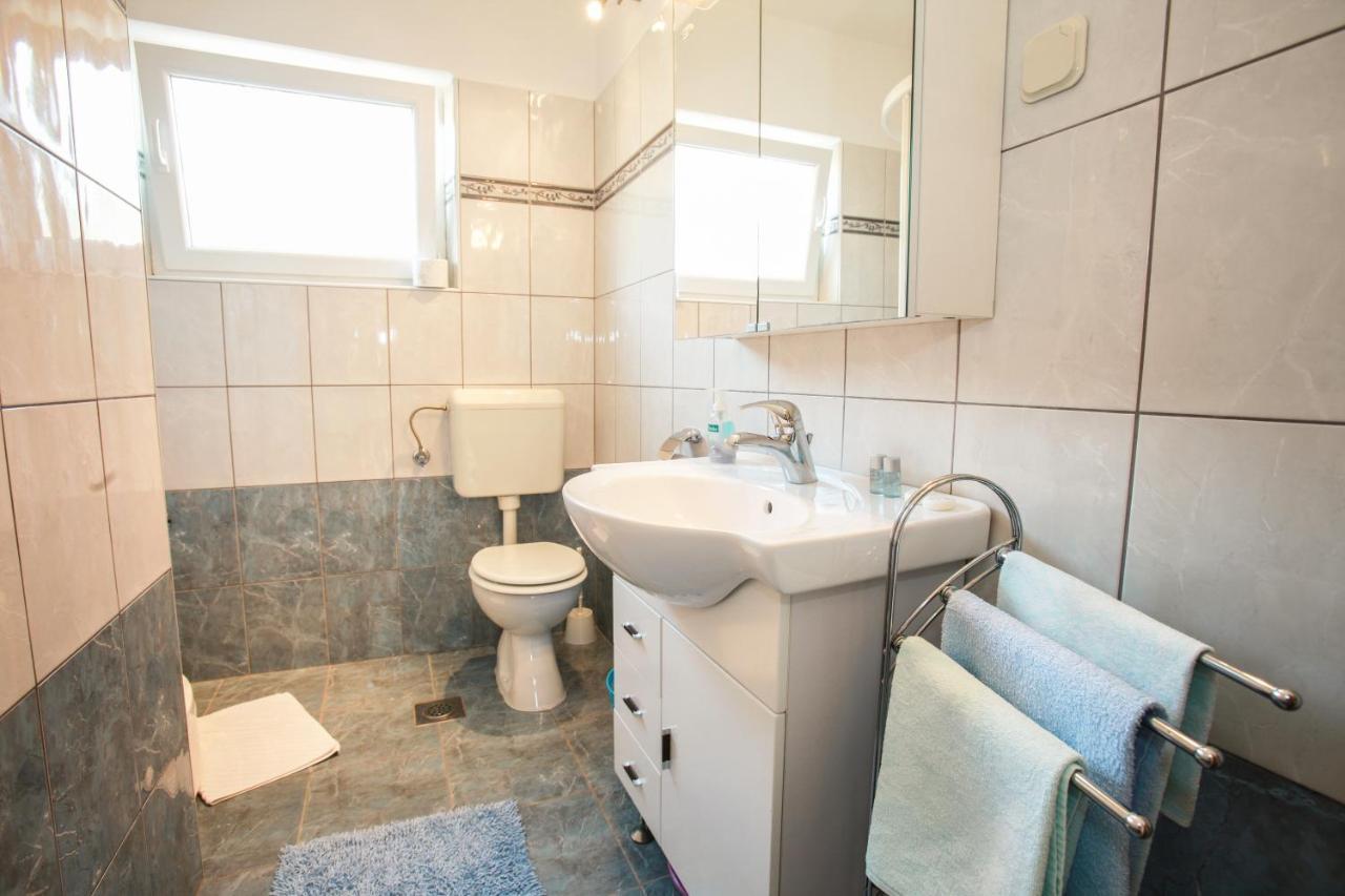 Rooms & Apartment Albina Baška Exteriér fotografie
