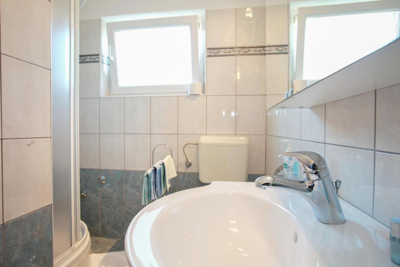 Rooms & Apartment Albina Baška Exteriér fotografie