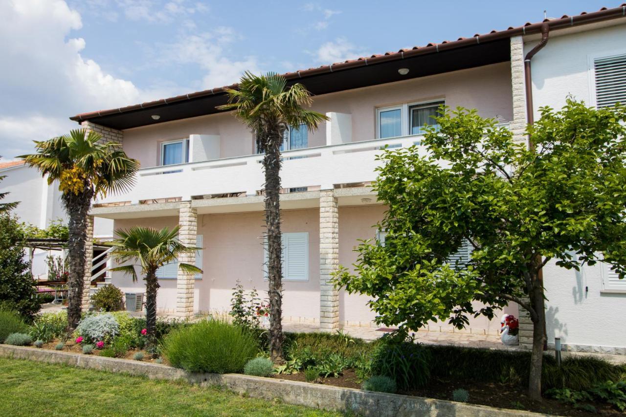 Rooms & Apartment Albina Baška Exteriér fotografie