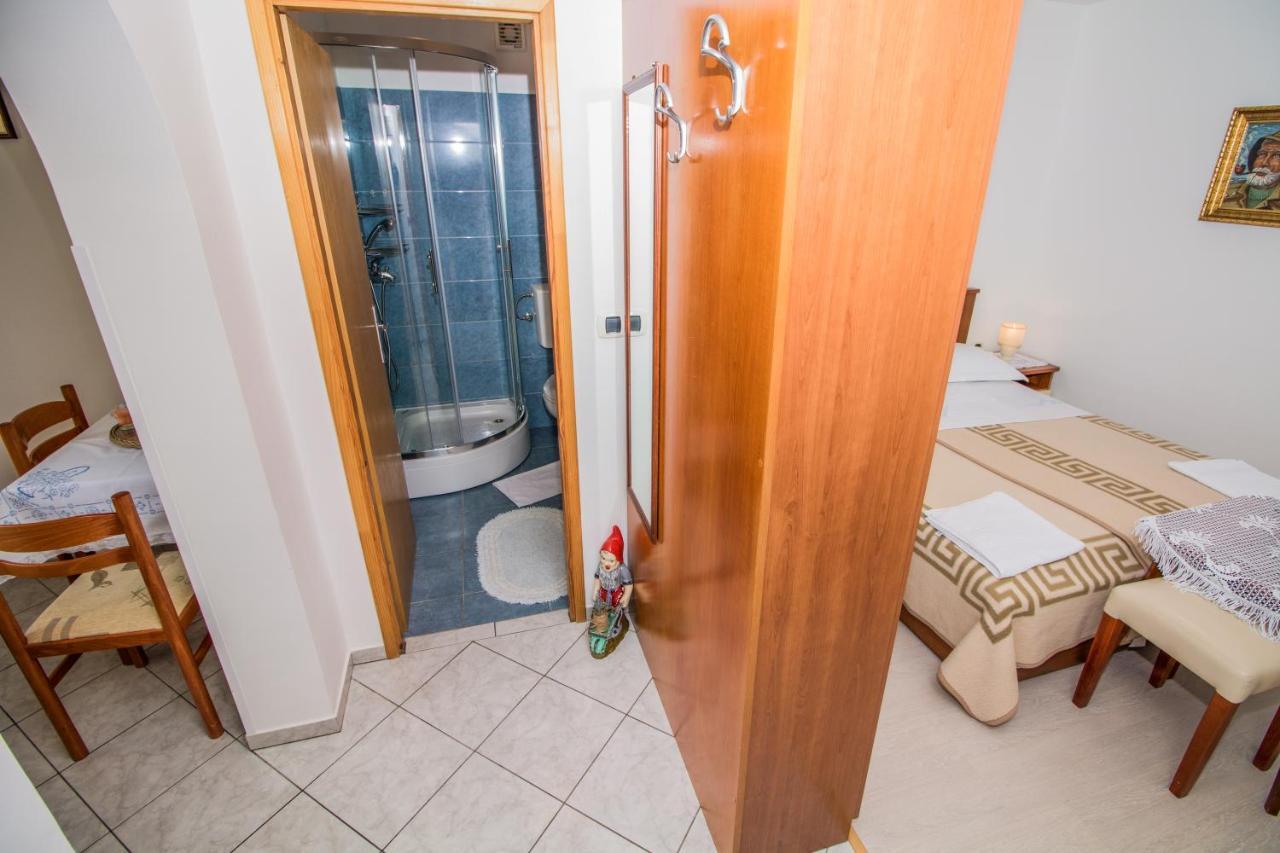Rooms & Apartment Albina Baška Exteriér fotografie